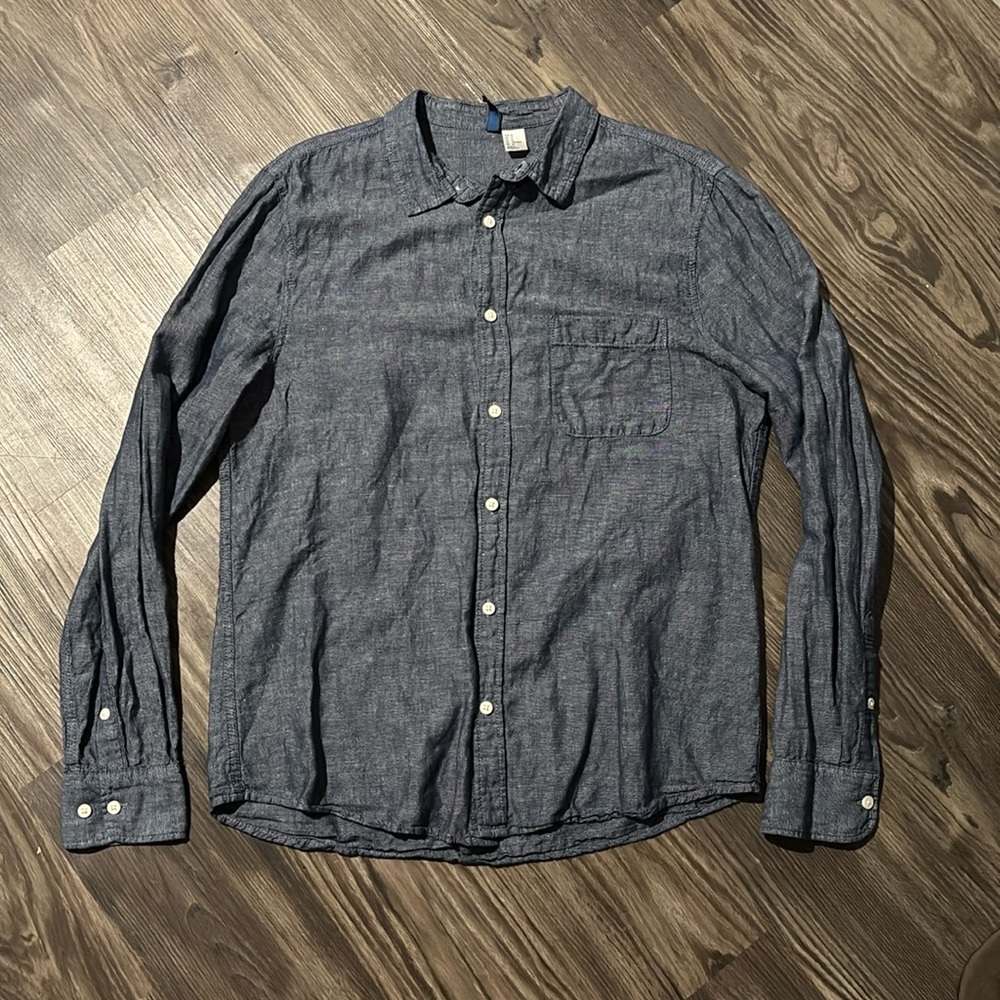 H&M Divided chambray button up - Picture 1 of 3